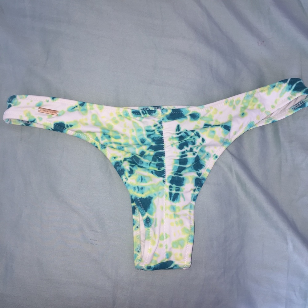 Tie Dye VS Itsy Bikini Bottom